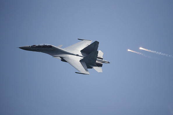 Chiến đấu cơ các nước trổ tài nhào lộn tại Singapore Airshow